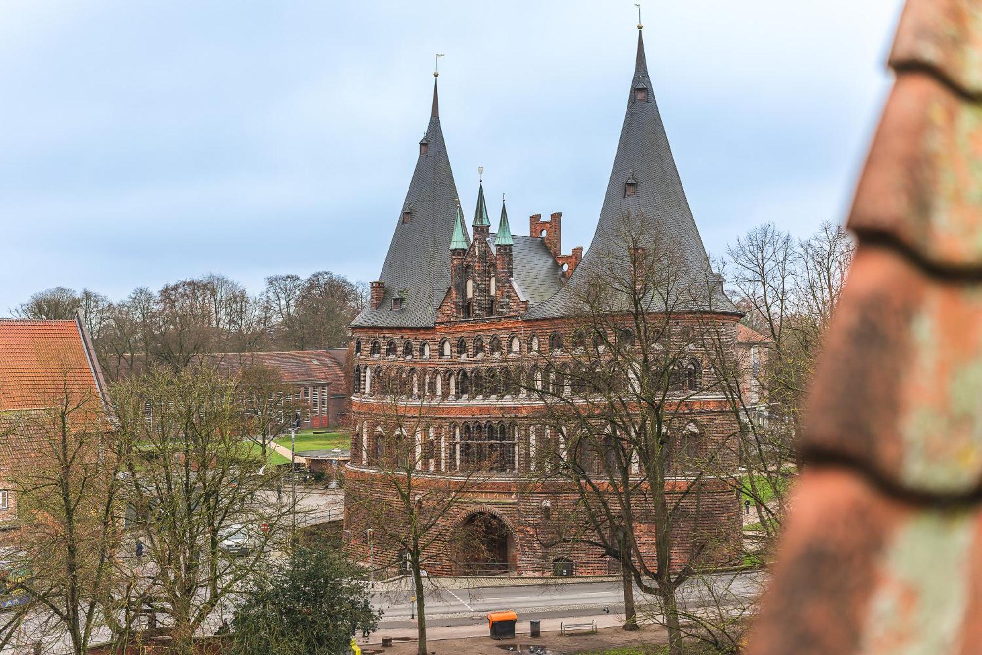 Maisonette Am Holstentor Mit Dachterrasse Und Heimkino Lubeka Zewnętrze zdjęcie